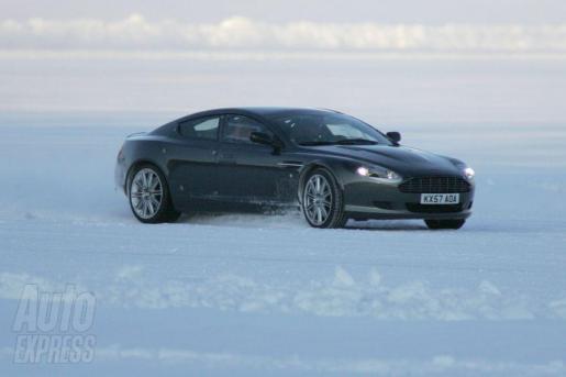 Aston Martin Rapide Spyshots Sneeuw