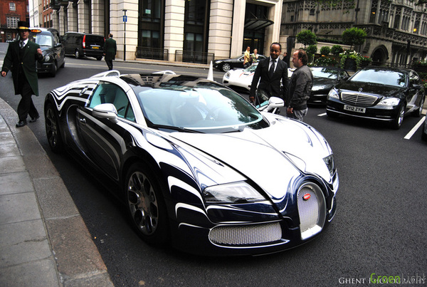 Gespot Bugatti Veyron Grand Sport L\'Or Blanc