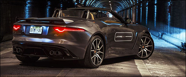 Video: Jaguar F-Type SVR laat zijn V8 brullen in New York