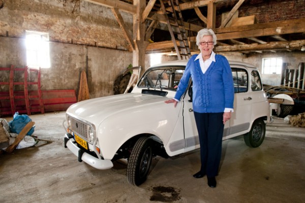 Oma Hilde Renault 4