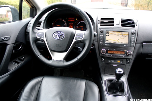 Rijtest Toyota Avensis Interieur
