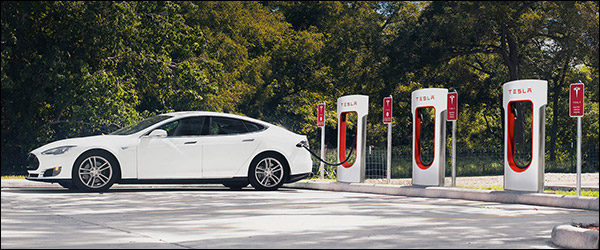 Tesla opent nieuwe Supercharger in Aarlen