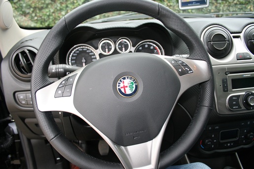 Alfa Romeo MiTo rijtest Interieur