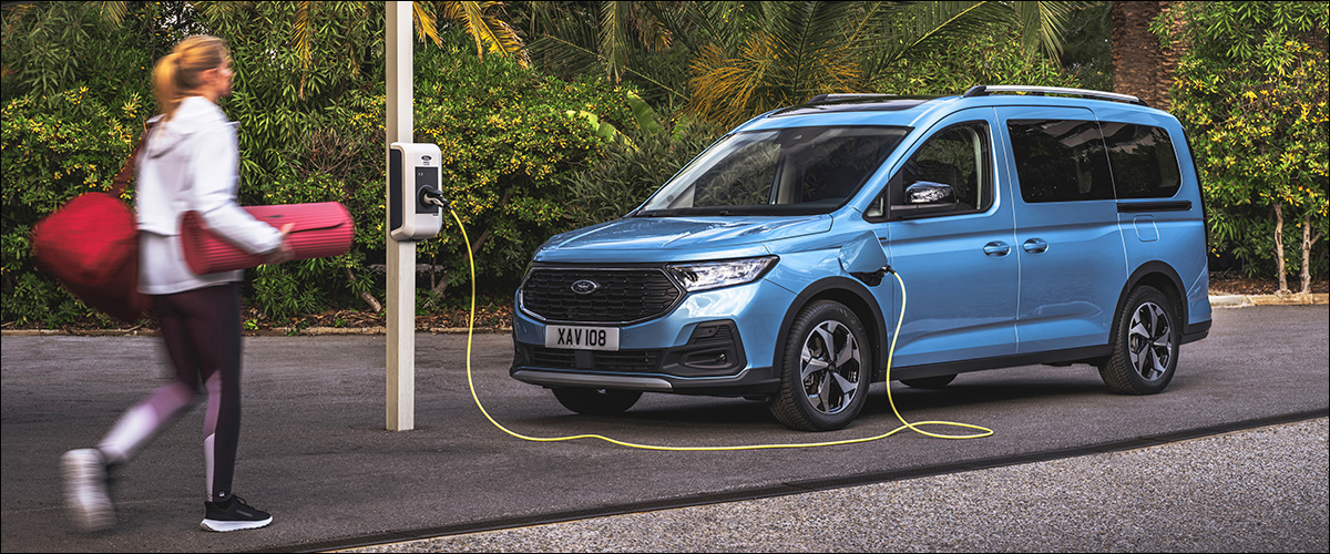 Officieel: Ford Tourneo Connect Plug-In Hybrid PHEV MPV 150 pk (2024)