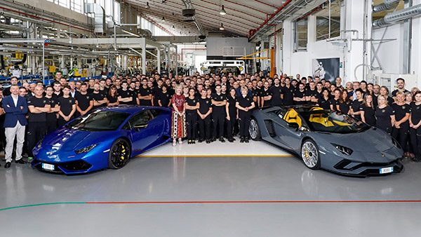 Lamborghini viert productierecords Huracan en Aventador