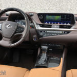 Rijtest Lexus ES300h Privilege Line Hybrid 218 pk (2019)