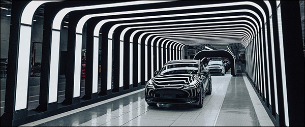 Tesla Gigafactory Berlijn produceert eerste Model Y exemplaren (2022)