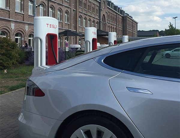 Tesla opent zevende Supercharger in Verviers