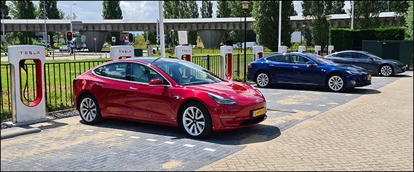 Tesla opent 2.000ste Supercharger locatie (2020)!