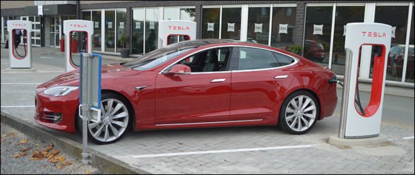 Tesla opent Supercharger in Aalst